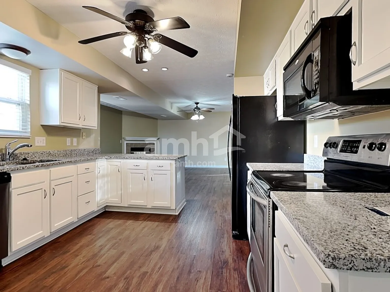 5 bed, 2.5 bath, 2563 sqft, $2,625 — Photo 3
