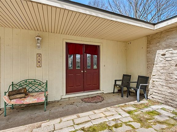 4th image of 2101 Emma Ave