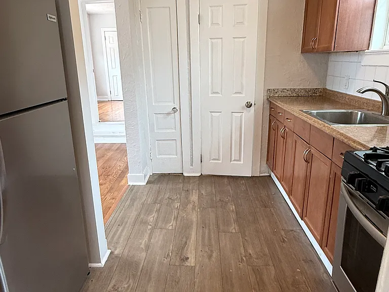 615 2nd Ave #4 — Photo 3