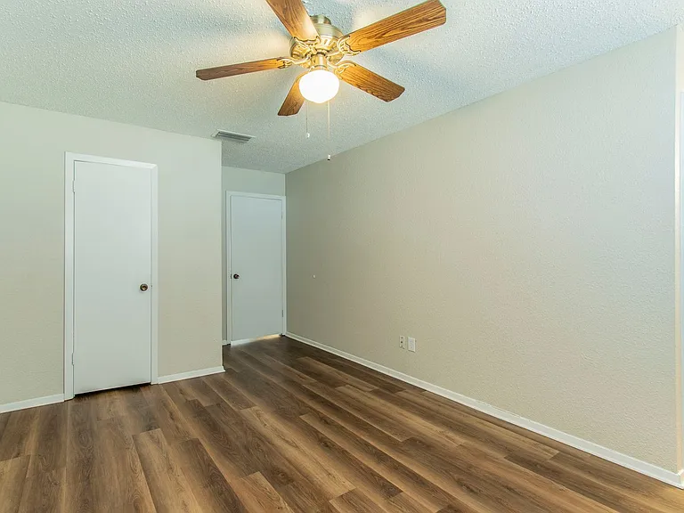 213 Melinda Dr — Photo 5