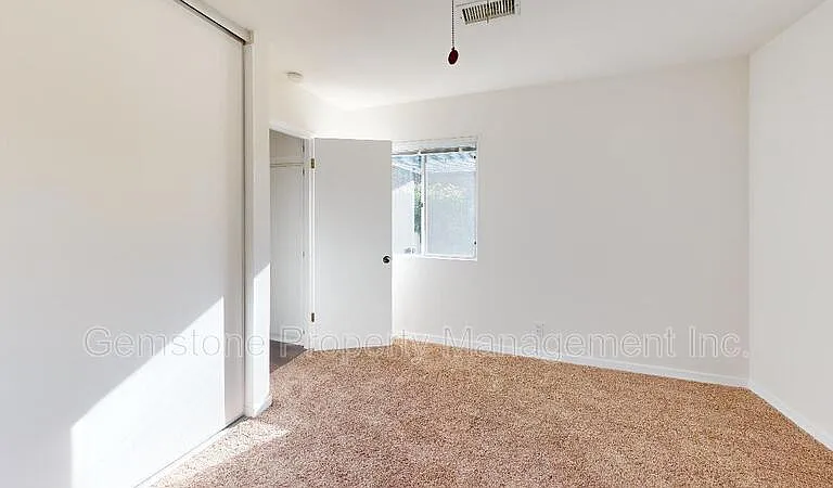 2544 Cornwall St — Photo 12