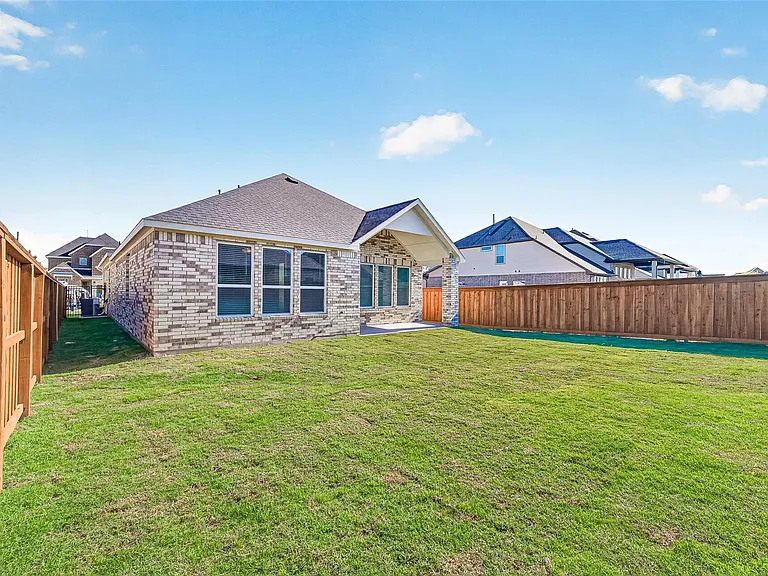 4916 Northern Woods Dr — Photo 43