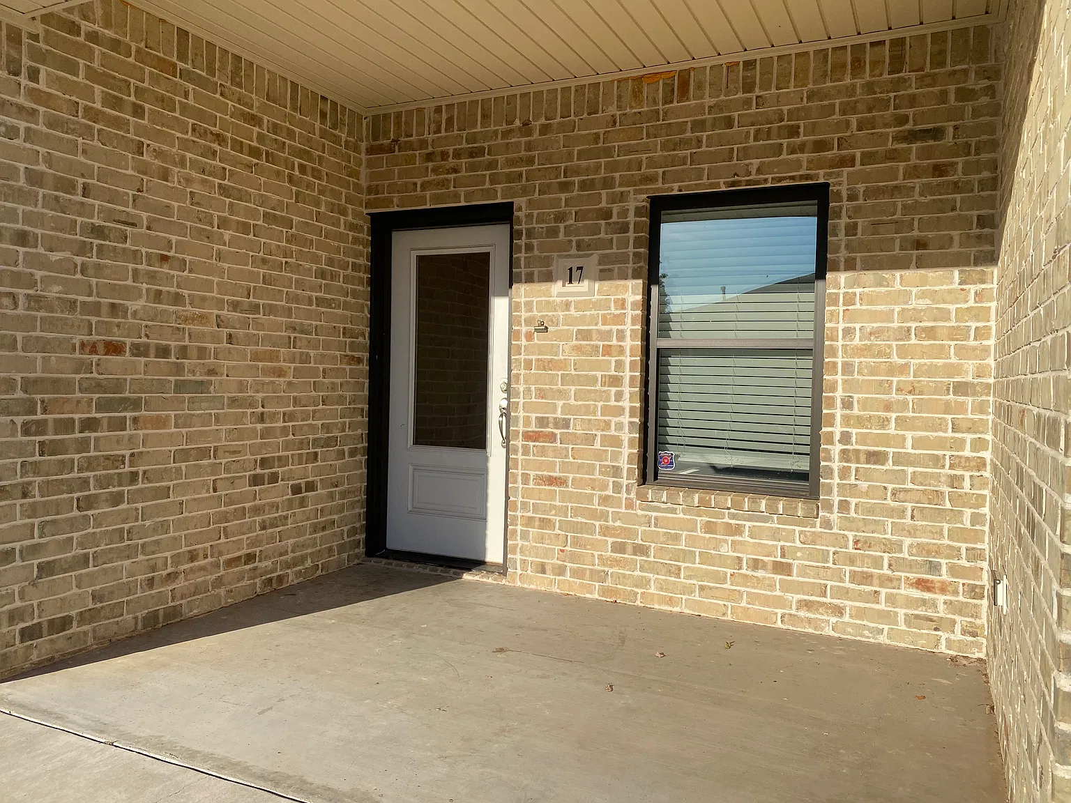 3 bed, 1029 sqft, $1,350 — Photo 2