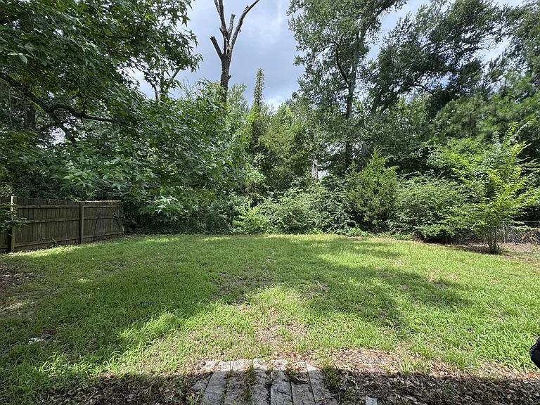 16048 Shoshone Dr — Photo 17