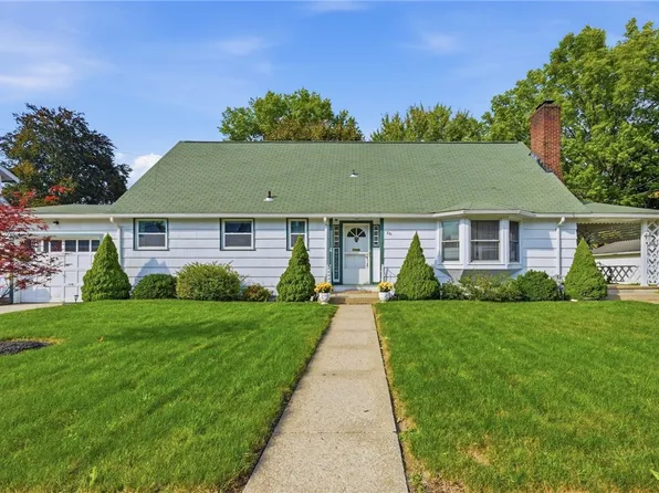 221 E Edgewood Ave, New Castle, PA 16105