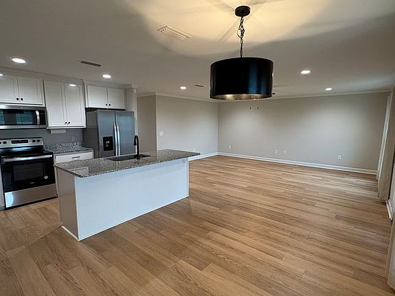 3rd image of 482 Gritney Rd