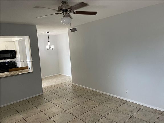 4th image of 1417 NE 26th Dr APT 3