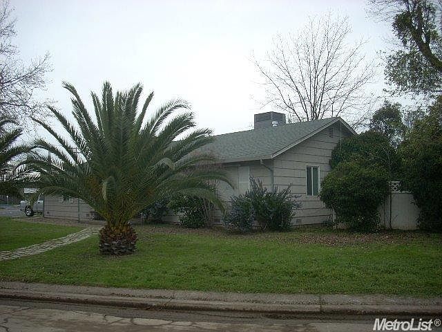 1st image of 2448 Parkwood Dr