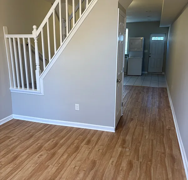 1207 James St — Photo 3