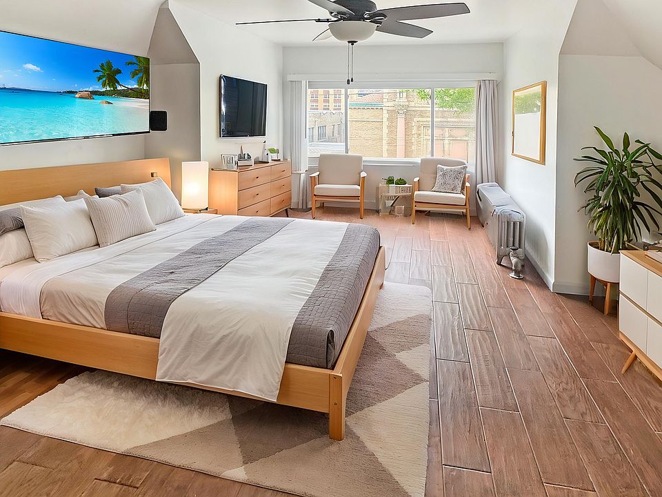 BEDROOM (STAGED)