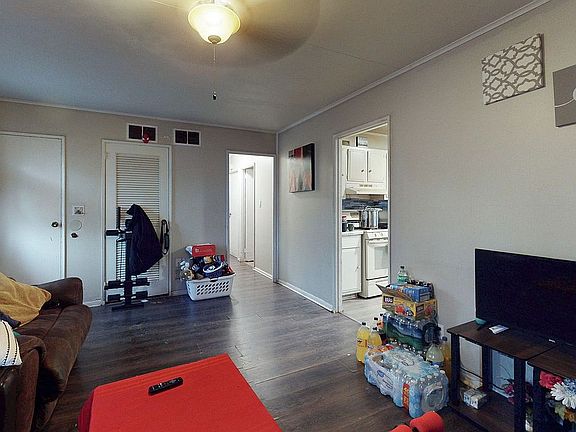 5th image of 2542 Indiana St SW