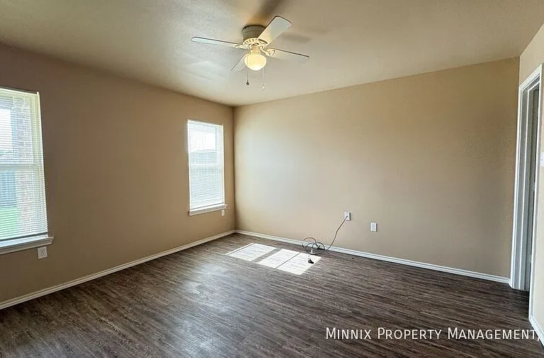 2413 N Avenue O — Photo 9