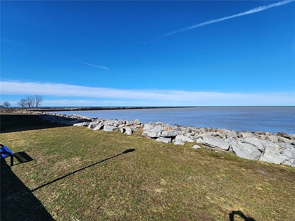 2nd image of 910 Westage At The Hbr