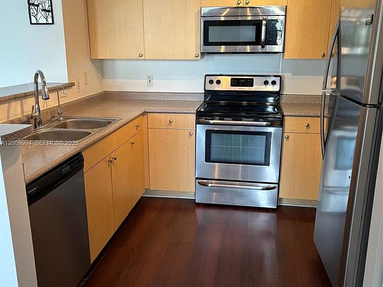 1919 Van Buren St #414A — Photo 12