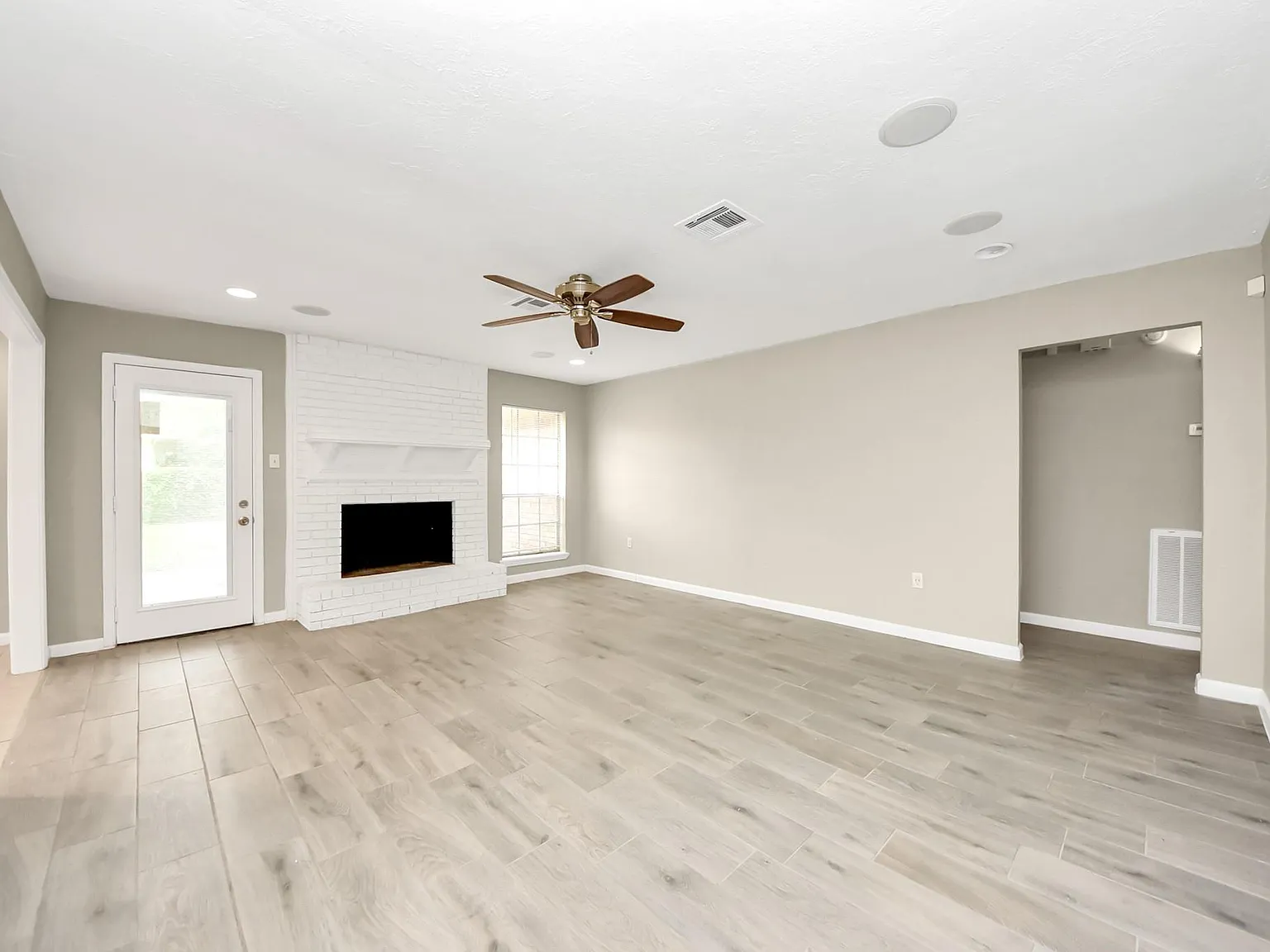 3 bed, 2.0 bath, 1629 sqft, $1,800 — Photo 4