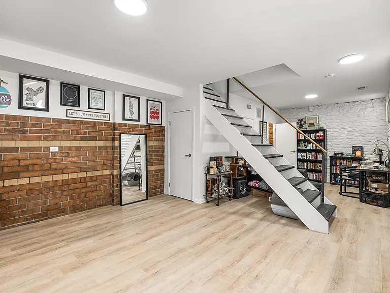 3401 Butler St #R1 — Photo 11