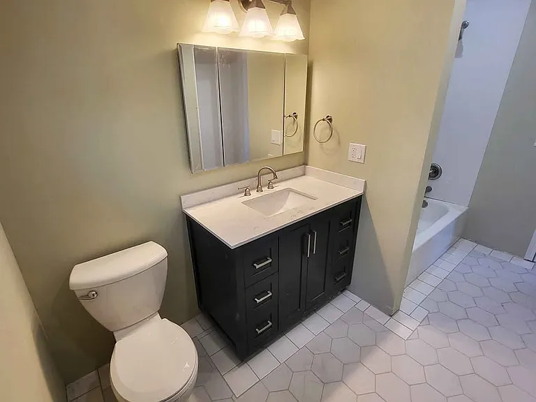 544 N Chatham St — Photo 13