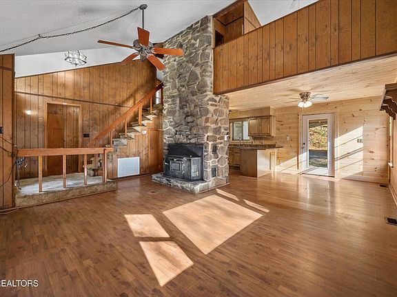 4th image of 320 Caney Branch Rd