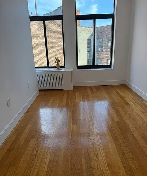 29-11 12th St #4Z — Photo 3