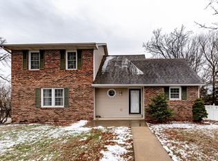 1828 Rolling Hills Dr, Jefferson City, MO 65109