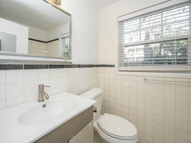 Magnolia Court — Photo 38