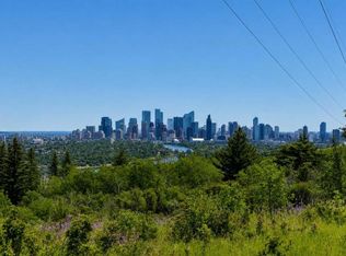 328 Cedar Cres SW #204, Calgary, AB T3C 2Y8