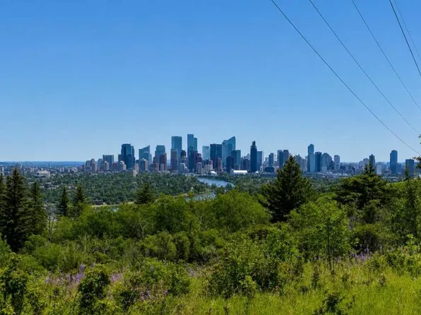 328 Cedar Cres SW #204, Calgary, AB T3C 2Y8
