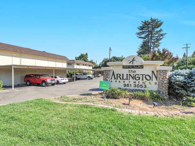 Arlington Apartments — Photo 36