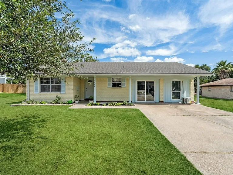 1004 Dominik Dr — Photo 1