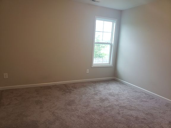 5th image of 169 Chatfield Dr