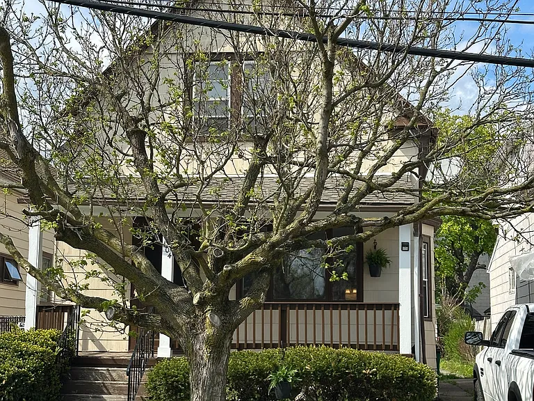 104 Stanley St — Photo 1