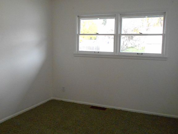 5th image of 4023 E Grace Ave