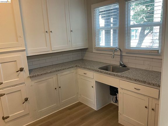2nd image of 618 W 7th St APT 2