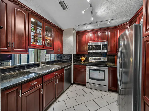 3068 S Oakland Forest Drive #806, Oakland Park, FL 33309
