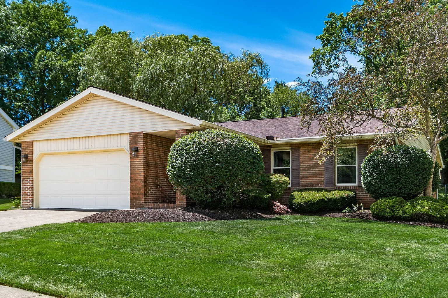 220 Benton Way photo 1