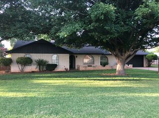 303 W Lakeview Rd, Elk City, OK 73644