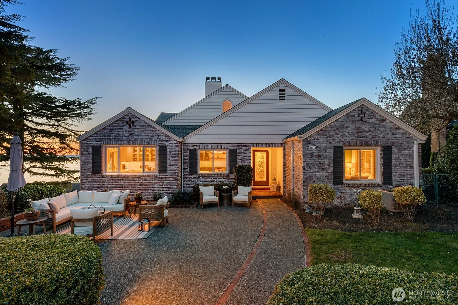 2803 Magnolia Boulevard W photo 1