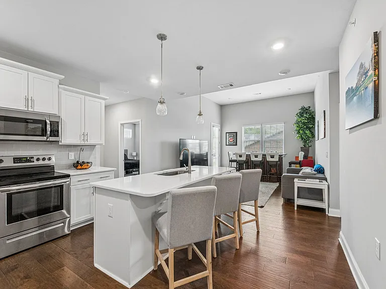 1801 Shadow Green Dr #304 — Photo 11