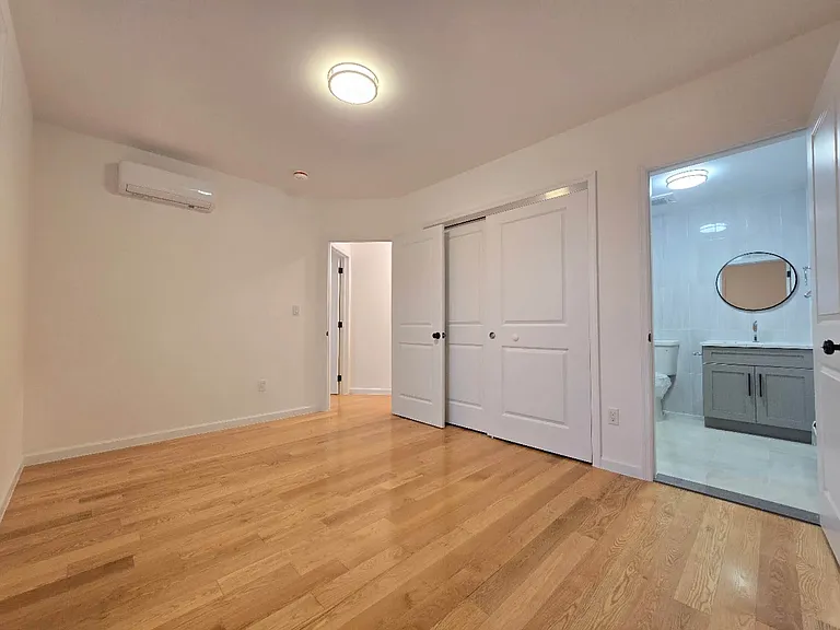 12 Grimsby St #2A — Photo 18