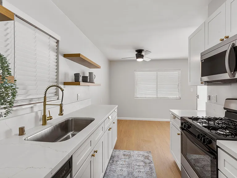 1107 E 3rd St #8 — Photo 1