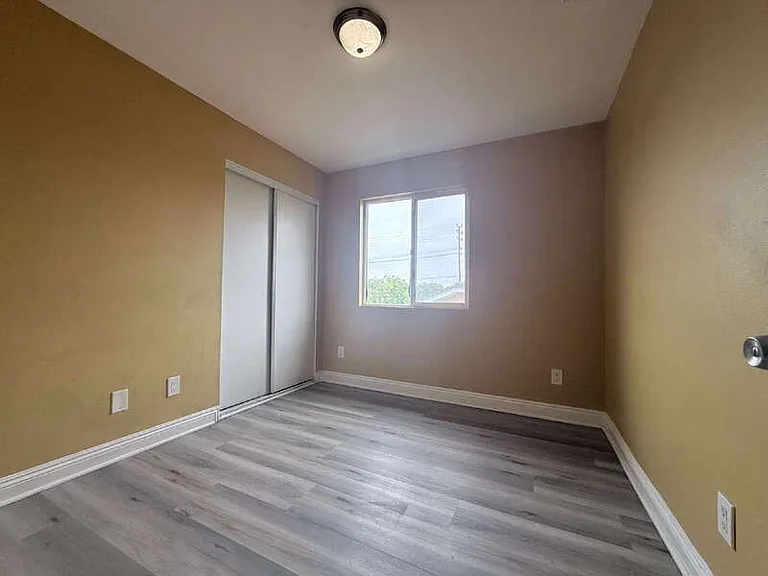 9011 Orchard Ave — Photo 8