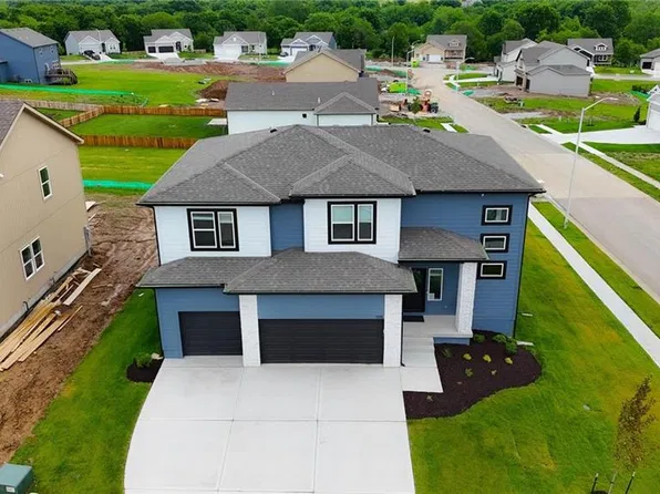 1601 Portsmouth Ln, Raymore, MO 64083