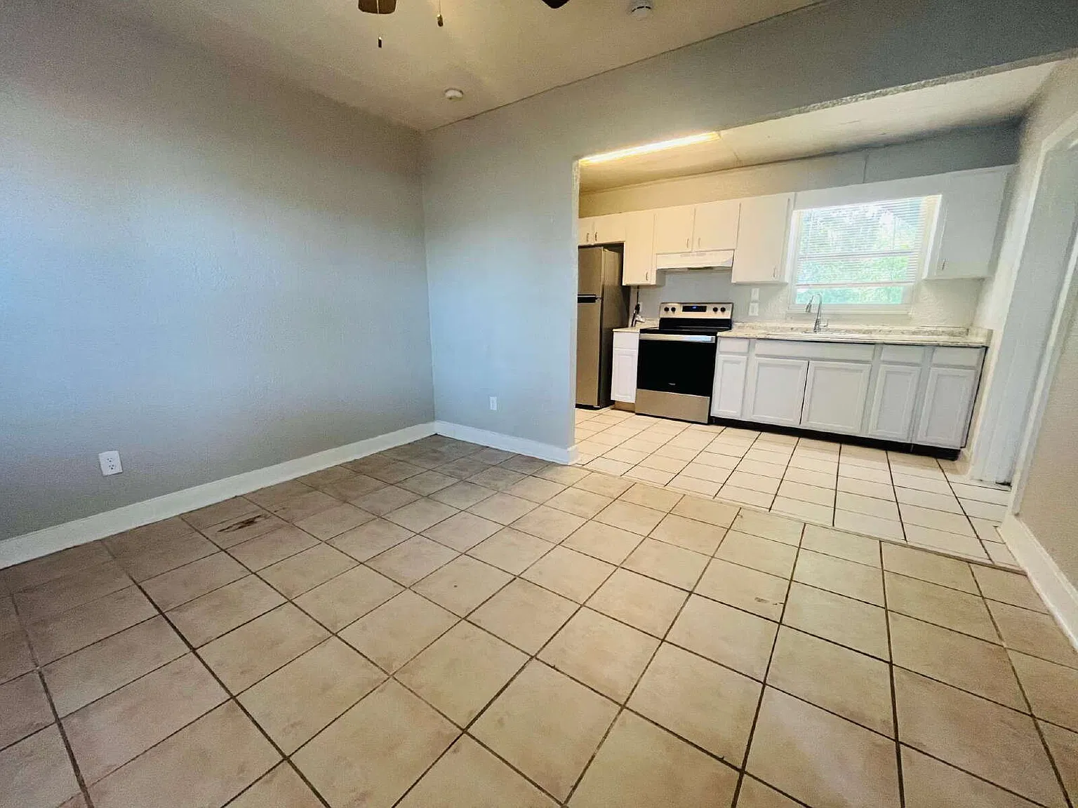 2 bed, 1.0 bath, 687 sqft, $1,350 — Photo 3