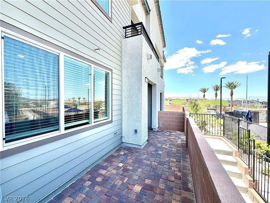 3 bed, 2.5 bath, 1784 sqft, $2,150 — Photo 1