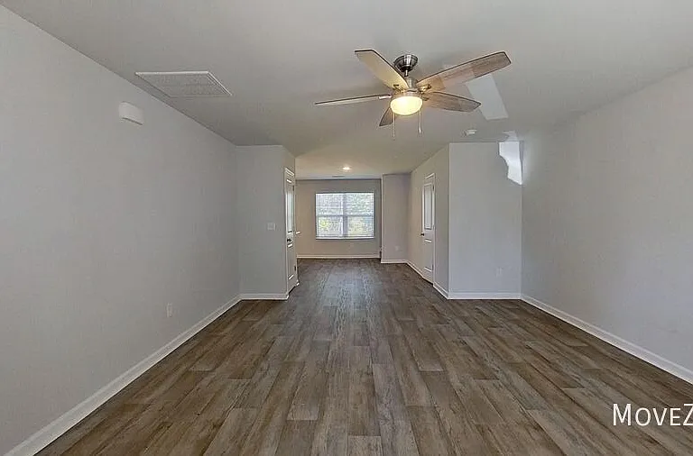 9319 Vineyard Grove Ln NE — Photo 7