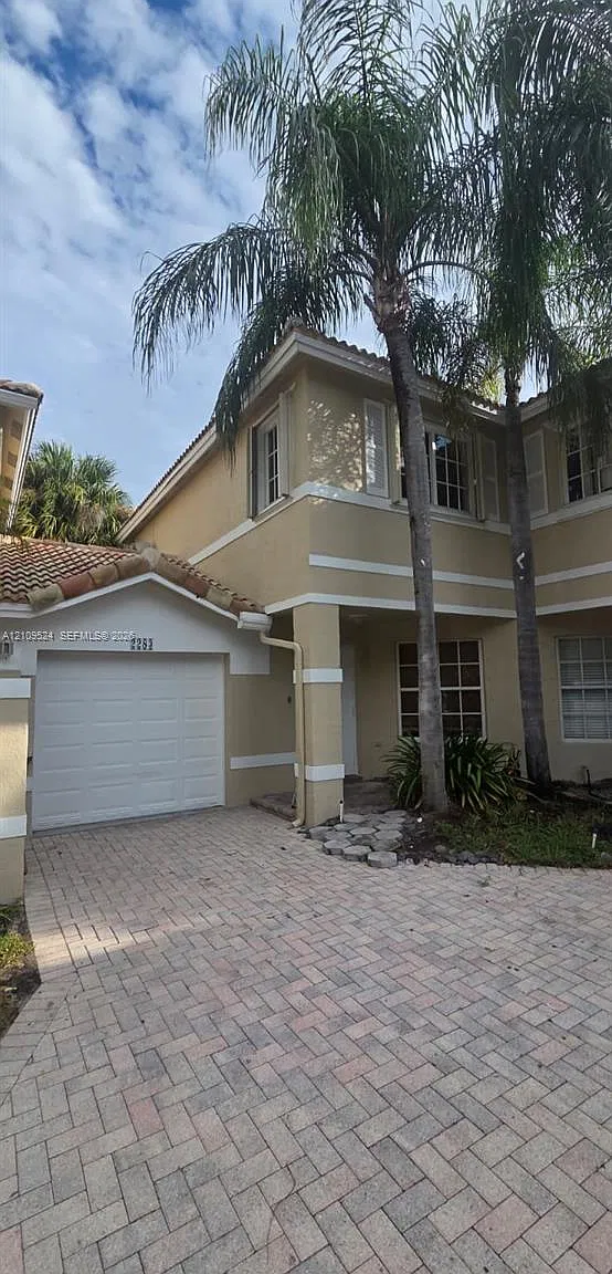 Pembroke Isles 1 — Photo 1