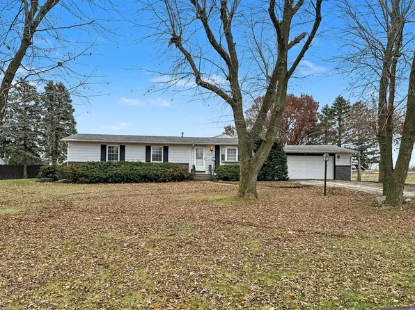 107 S Clinton St, Ashkum, IL 60911