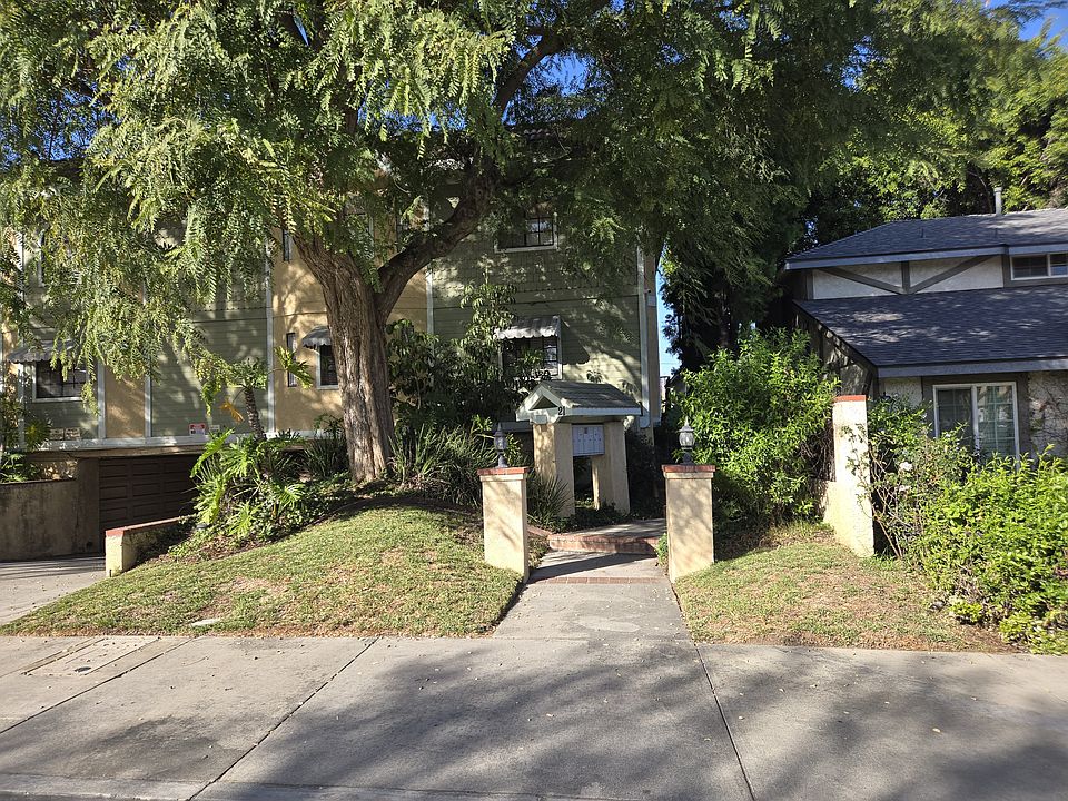 1st image of 21 Palmetto Dr