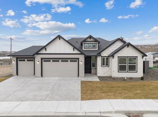476 Tatoosh Ave, West Richland, WA