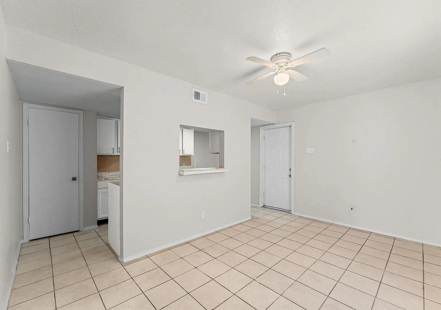Welcome to this beautifully remodeled duplex offering the perfect opportunity for homeowners and ... — Photo 3